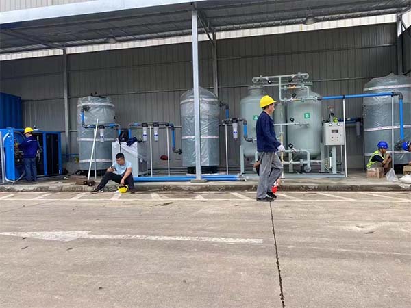 某化工厂制氮机调试现场